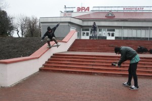 Тимми -- b/s noseslide по нижней части